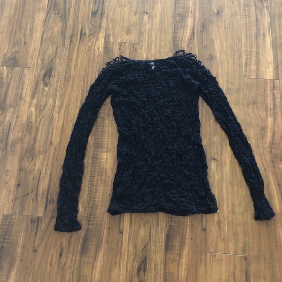 Free people sheet black lace long sleeve top with elastic cutouts on shoulders - Picture 2 of 5
